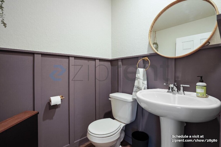 Building Photo - Unit