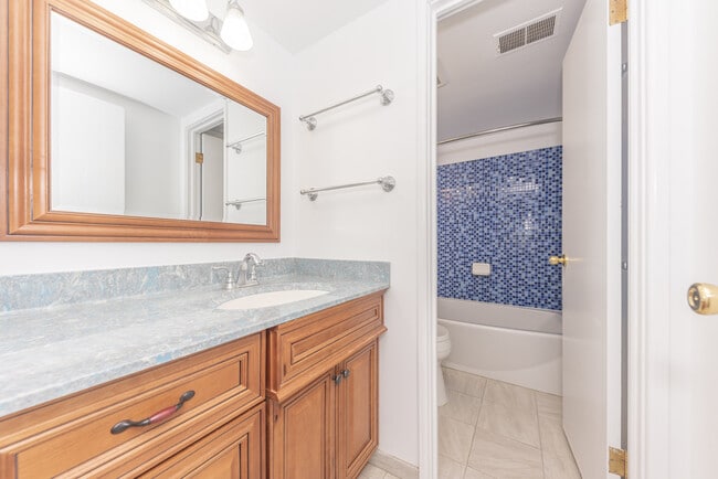 Building Photo - 2407 Packard St