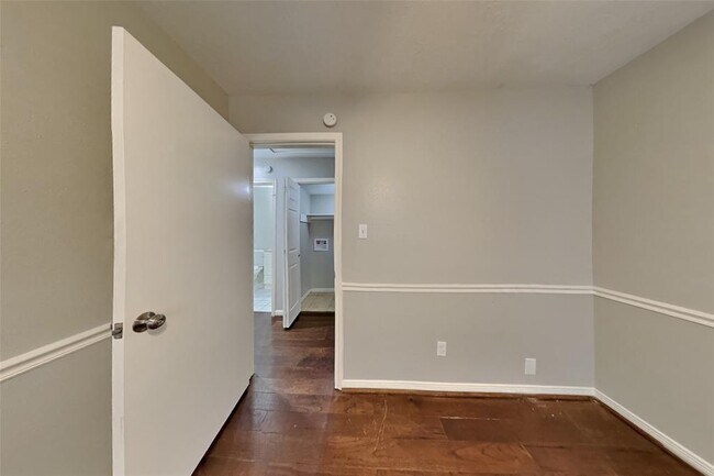 Building Photo - 8538 Sparkling Springs Dr