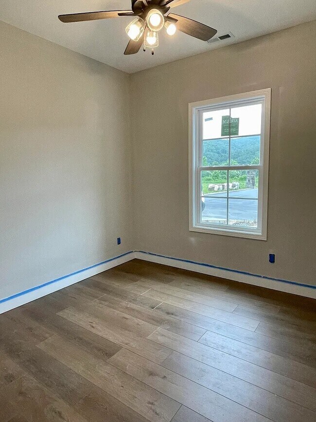 Building Photo - 104 Ervin Lp