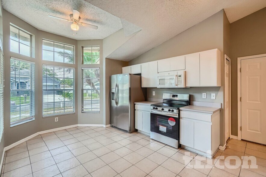 Building Photo - 5813 Erhardt Dr
