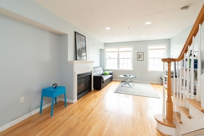 Building Photo - 47 Alder St