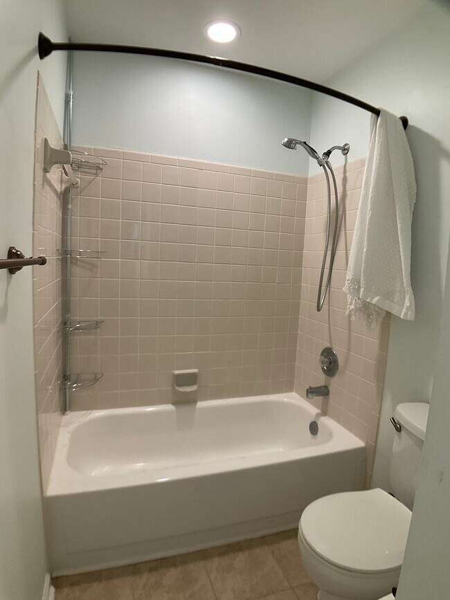 Building Photo - Spacious Condo in Brandon Ridge!