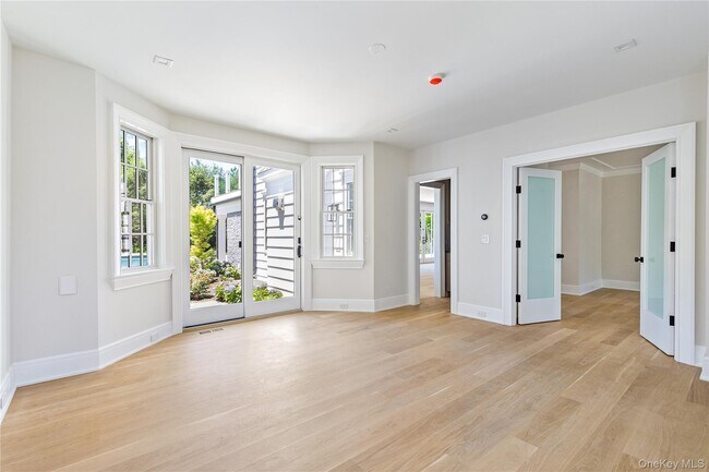 Building Photo - 42 Mamaroneck Rd