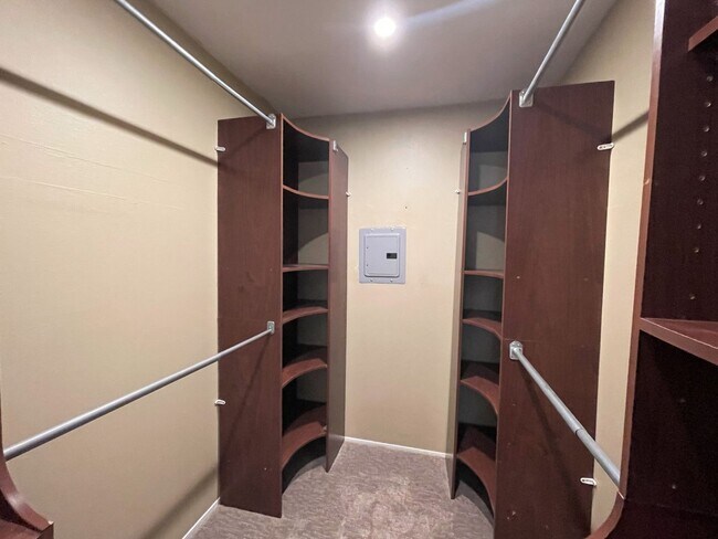 Building Photo - Spacious Condo at Collwood Villas!