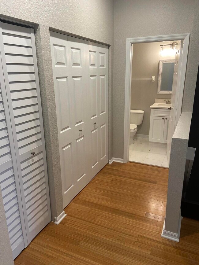 Building Photo - 152 Village Blvd