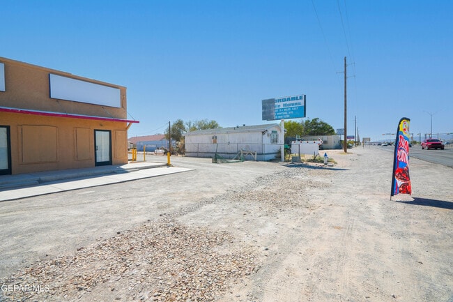 Building Photo - 12520 Montana Ave