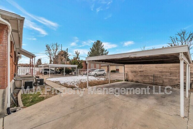 Building Photo - 2642-2642 S 800 E