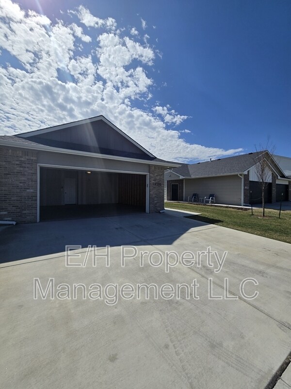 Building Photo - 12195 Fennec St