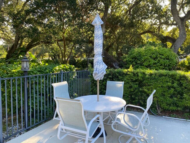 Building Photo - 800 Coquina Ln