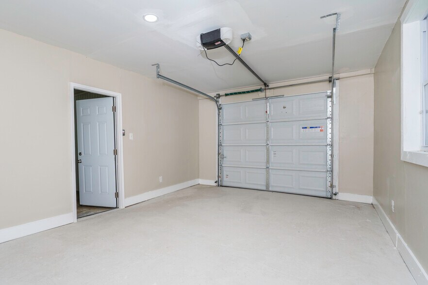 Building Photo - 3412 Southmont Dr