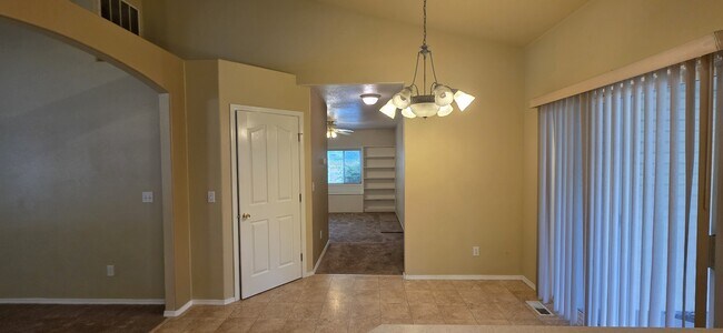 Building Photo - 2903 N Rough Stone Way