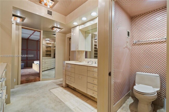 Building Photo - 11111 Biscayne Blvd