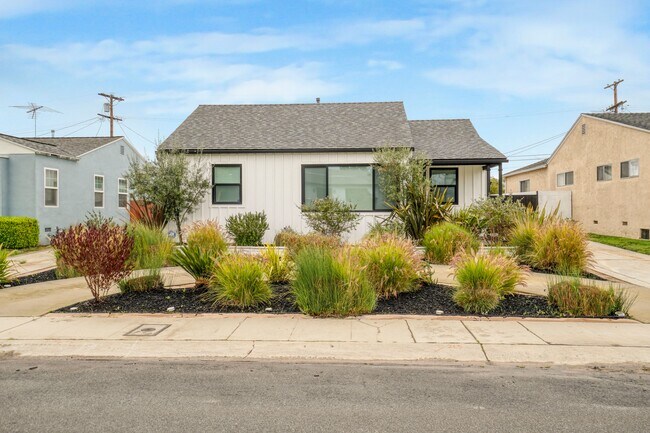 Building Photo - 7868 Naylor Ave