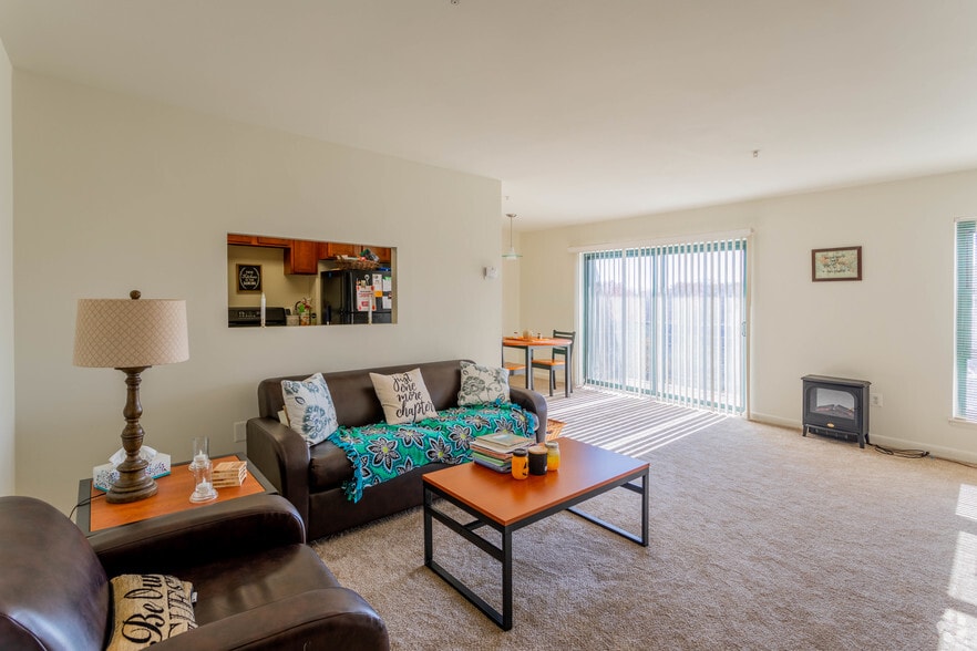 2 BR, 1 BA - 960 SF Plus - Arbor College Park