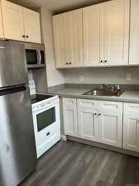 Building Photo - 930 William St