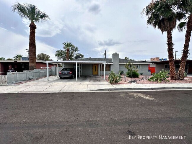 Building Photo - 812 Bracken Ave