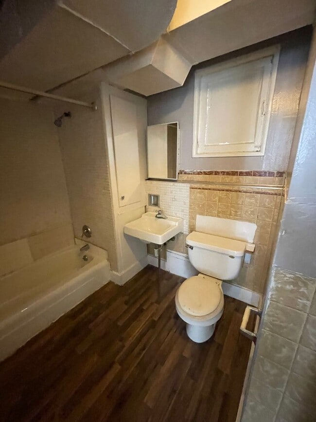 Building Photo - 2435 S 9th St