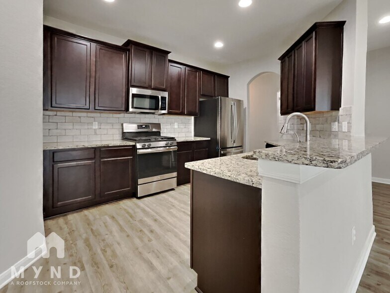 Building Photo - 2066 Rhesus Vw