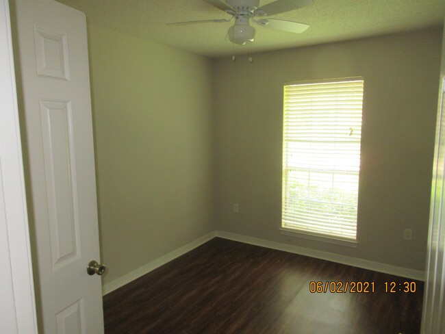 Building Photo - 107 Dewitt Cir