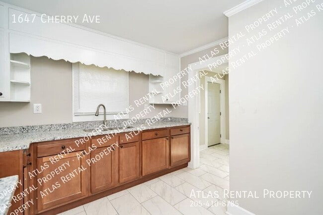 Building Photo - 1647 Cherry Ave