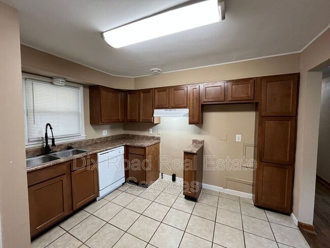 Building Photo - 52 Van Buren Dr