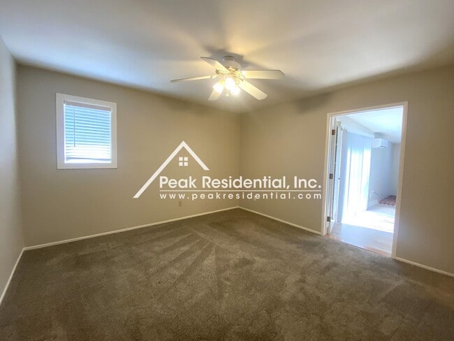 Building Photo - Charming 3 bd/2 ba Orangevale Home with RV...