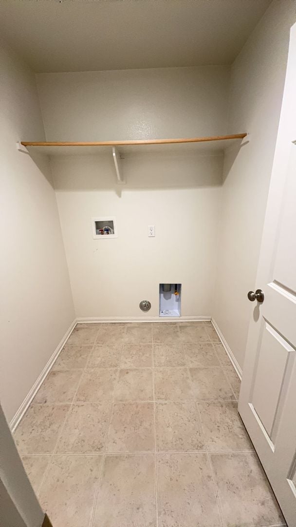 Building Photo - 4 BEDROOM, 3 BATH VICTORVILLE HOME