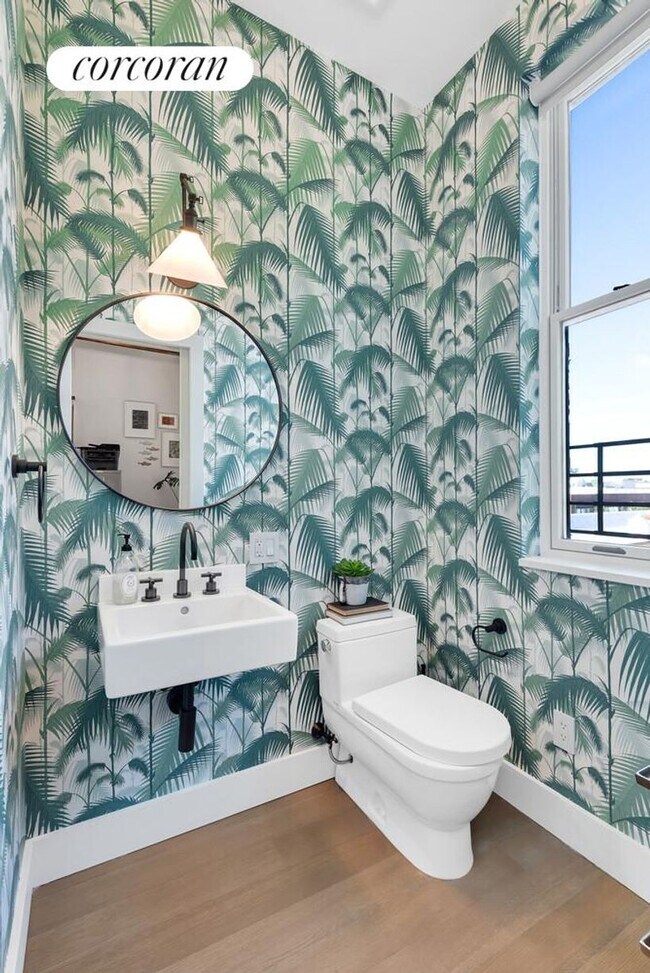 Building Photo - 164 Diamond St