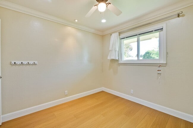 Building Photo - Turnkey Home with Natural Light & Upgrades...