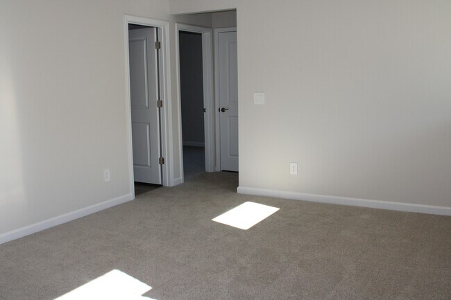 Building Photo - 832 Ottawa Dr