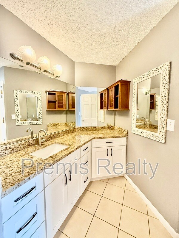 Building Photo - 747 Brook St NE