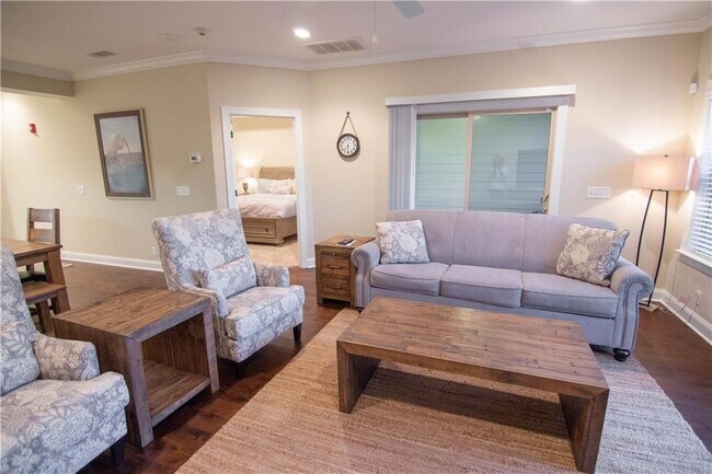 Building Photo - 702 Mariners Cir