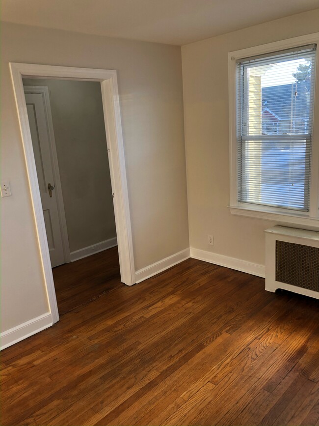 Building Photo - 136 King St