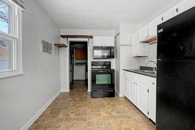 Building Photo - 1909 Mayfair Dr