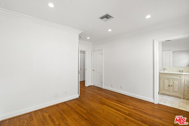 Building Photo - 1240 N Doheny Dr