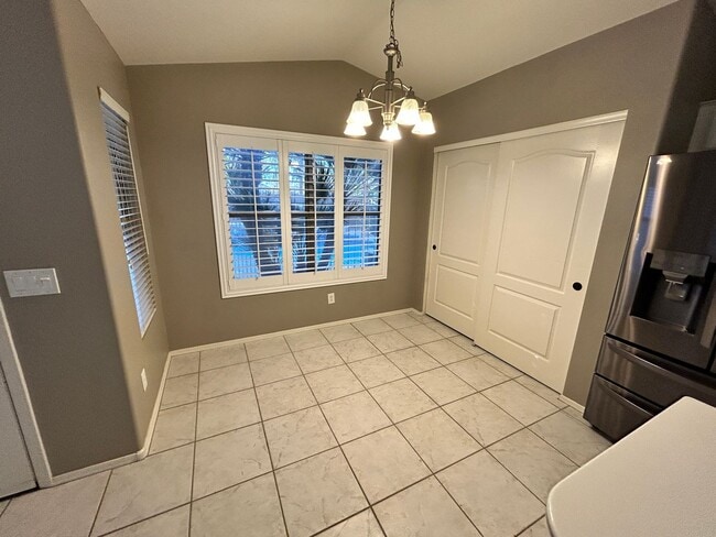 Building Photo - 3 Bed/ 2 Bath Home with Den in Arrowhead Ranch with Pool!