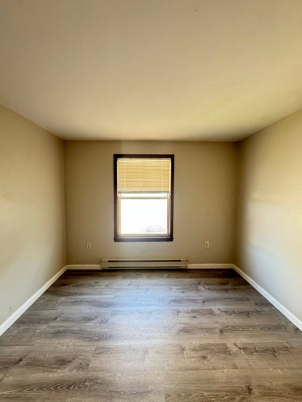 Building Photo - 344 S 6th St