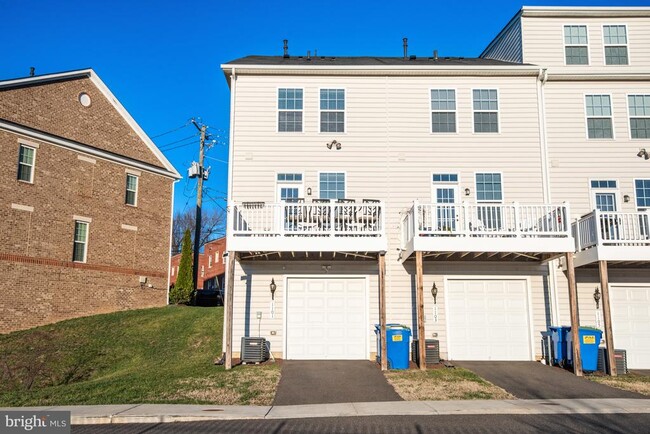 Building Photo - 1101 Trenton Pl SE