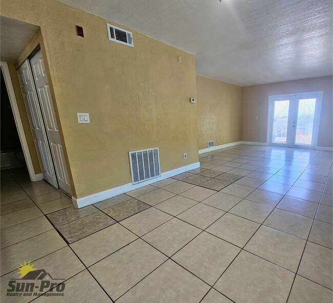 Building Photo - 900 S Peninsula Dr