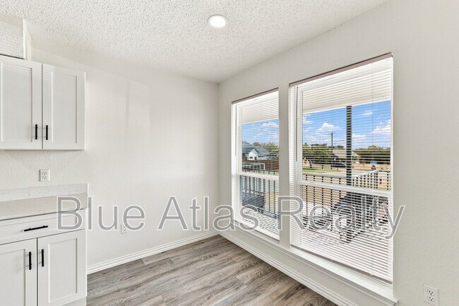 Building Photo - 8137 Foxfire Ln
