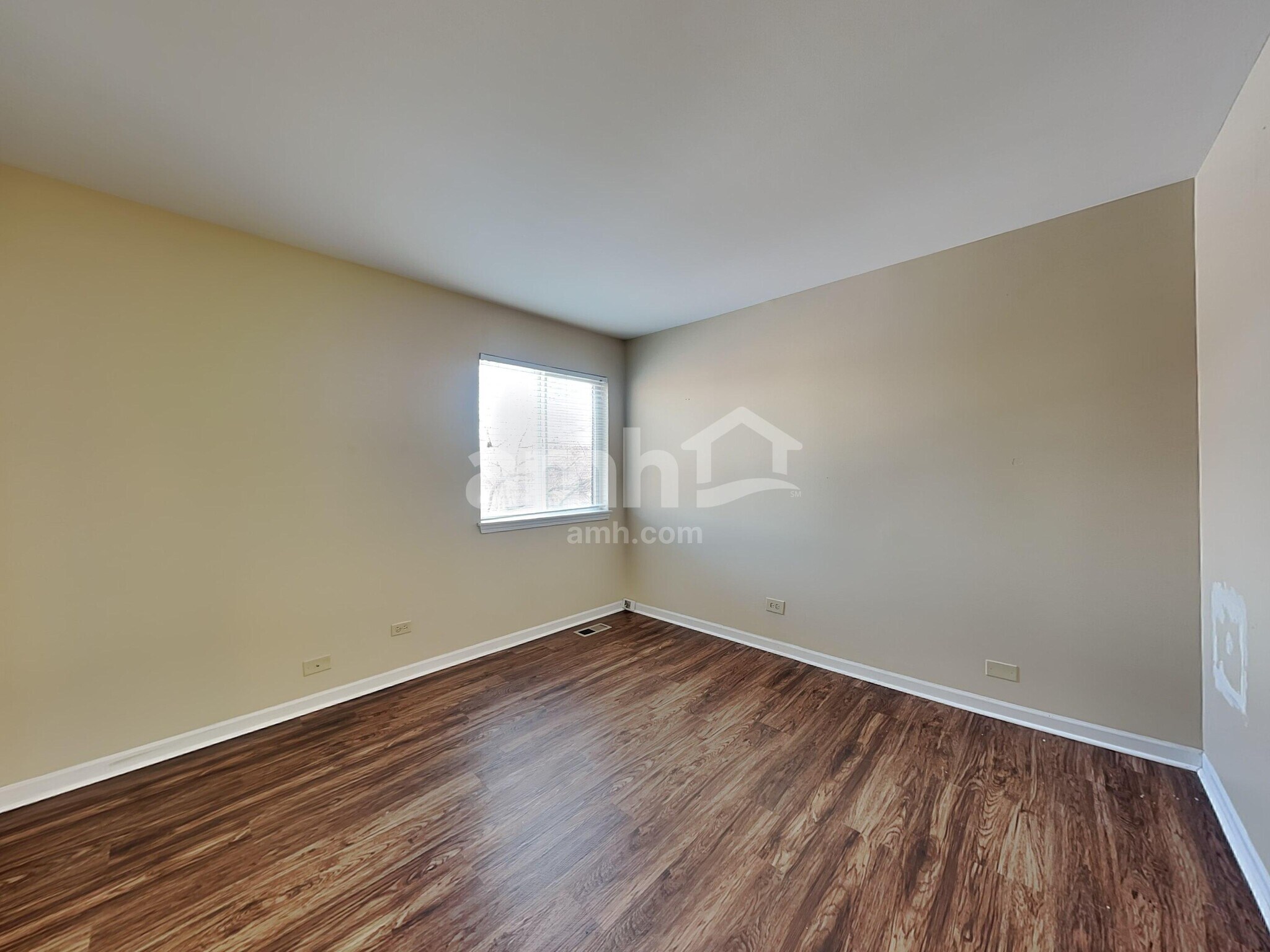 Building Photo - 626 David St