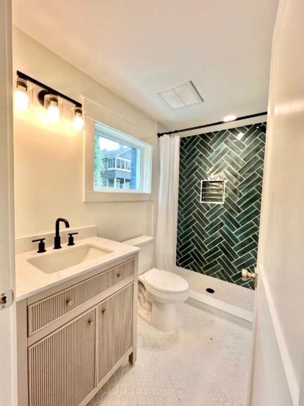 Building Photo - 1313 Live Oak St