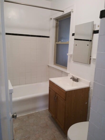 Building Photo - 3306 W Hollywood Ave