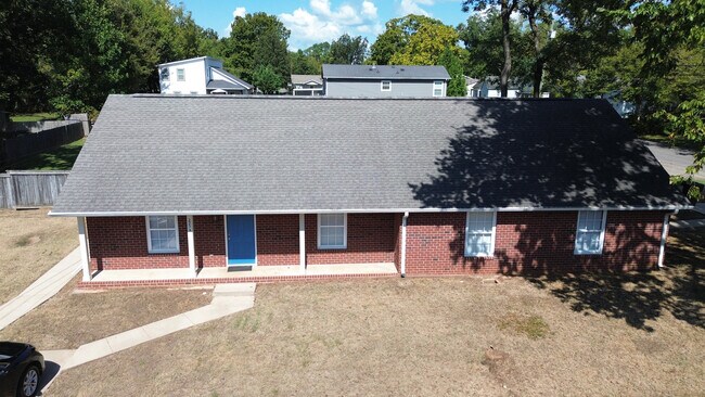 Primary Photo - 225 E Chestnut St