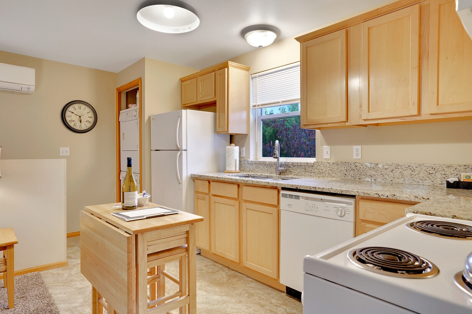 Building Photo - 731 Elm St SW