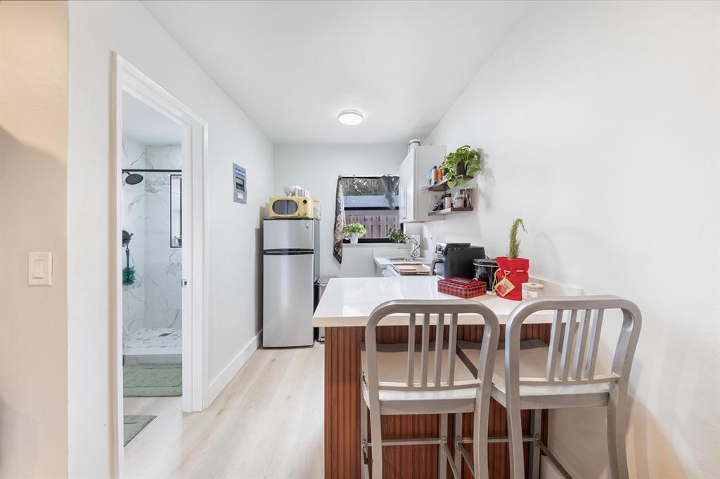 Building Photo - 901 NE 40th St