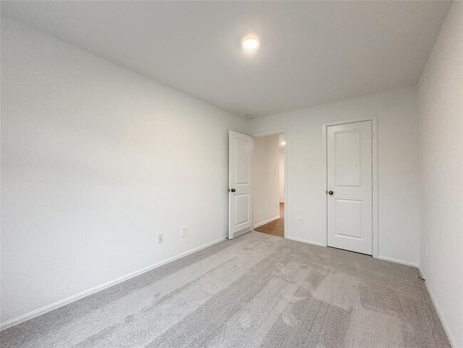 Building Photo - 1515 Las Cuevas Dr