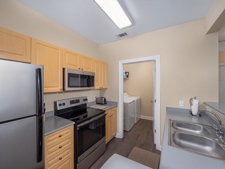 Building Photo - 2431 Brisbane Woods Way