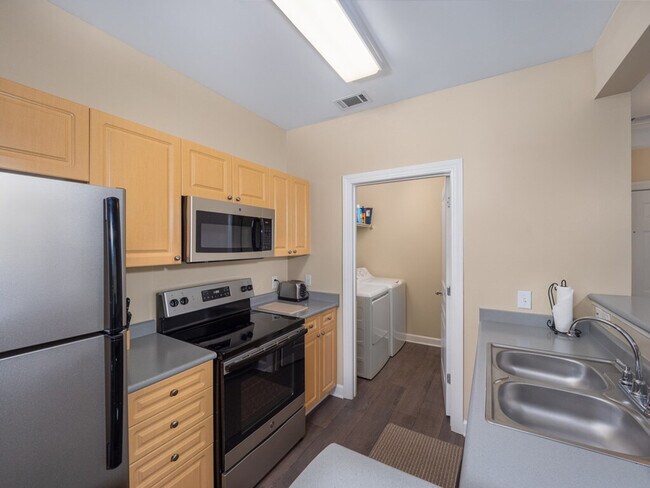 Building Photo - 2200 Piney Plains Rd